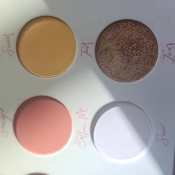 Eyeshadow makeup palate - Picture 5 of 9